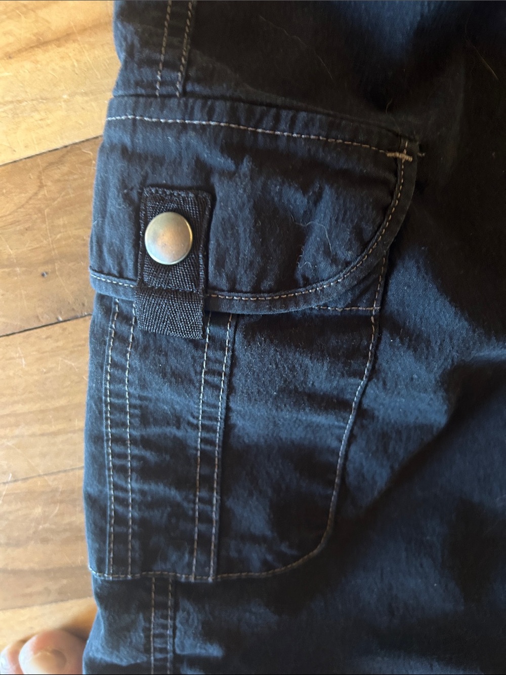 Kuhl Women’s Black Cargo Shorts - Picture 3 of 11